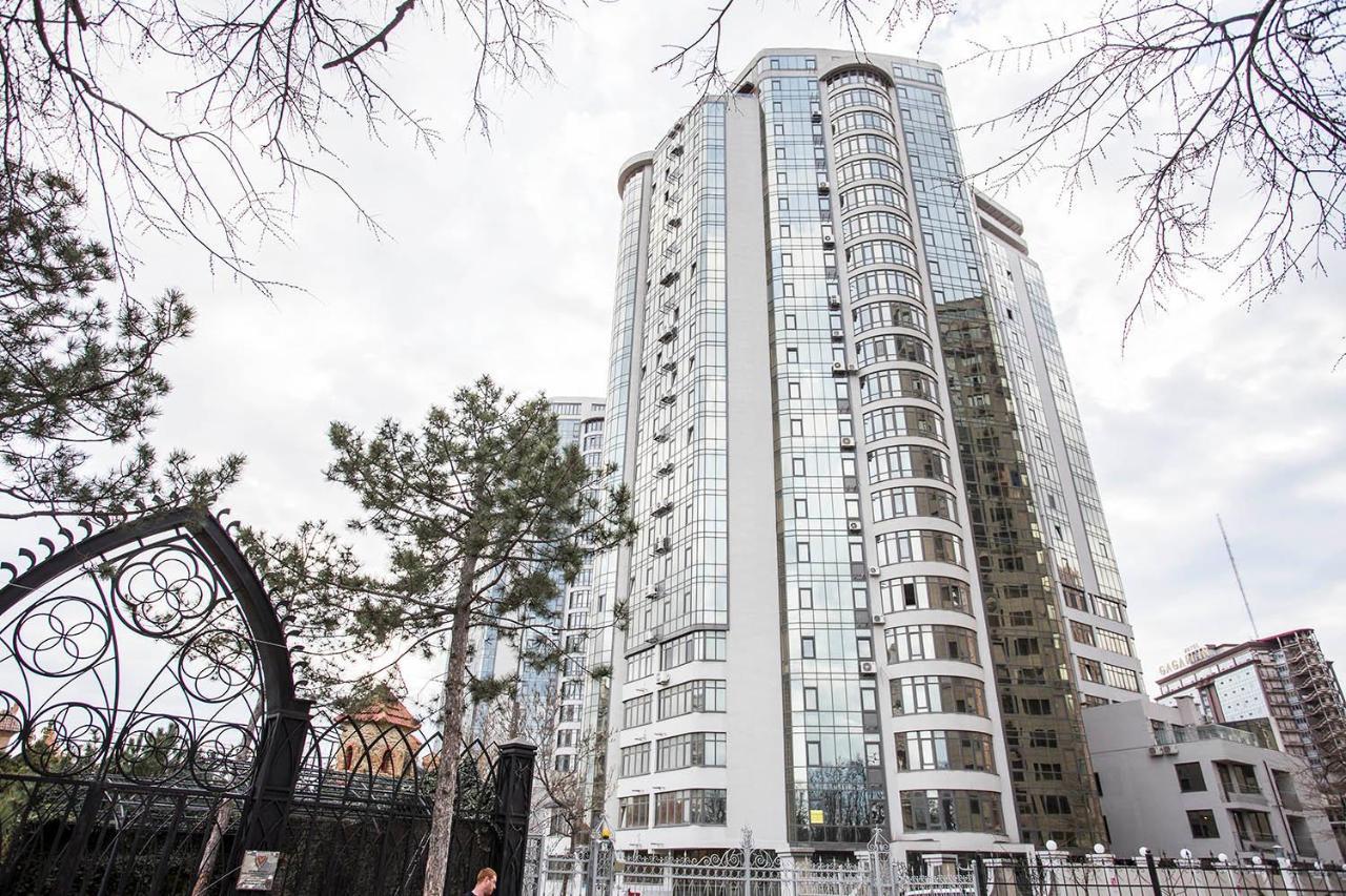 Gagarin Plaza Apartment 70 Square Metres On 12Th Floor 敖德萨 外观 照片