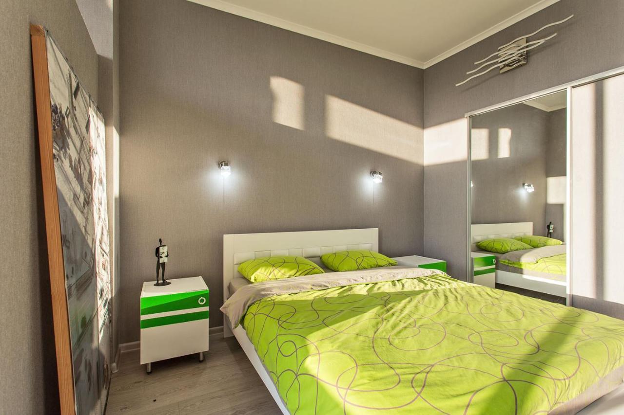 Gagarin Plaza Apartment 70 Square Metres On 12Th Floor 敖德萨 外观 照片